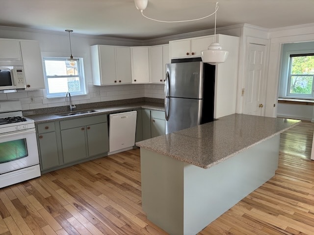 The kitchen from the living room. - 52 Rose St