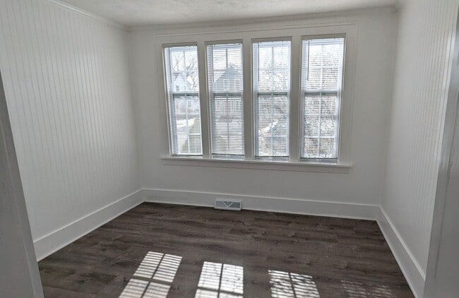 Building Photo - 1125 Pennoyer Ave