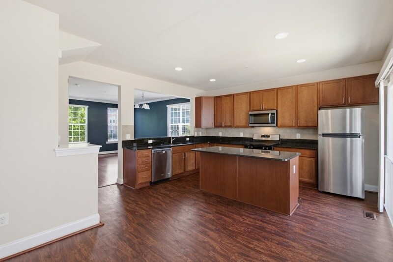 Building Photo - 300 Camillia Pl