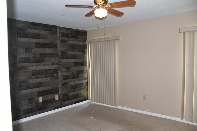 Building Photo - 2811 SW Archer Rd