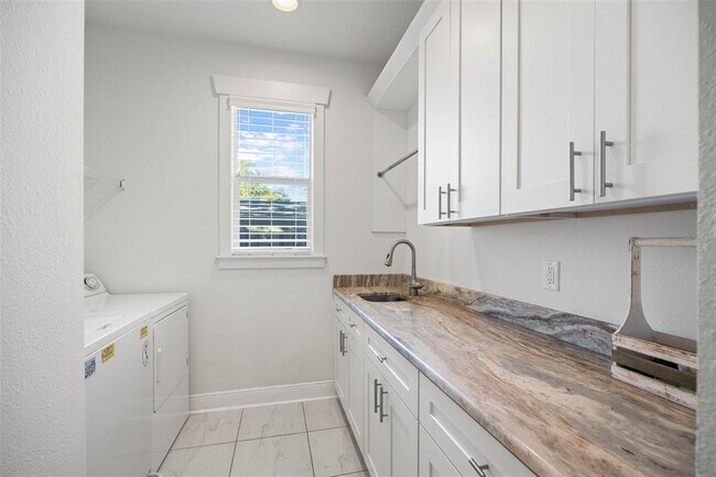 Building Photo - 4005 W El Prado Blvd