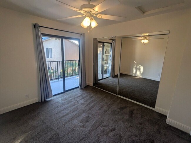 Building Photo - 2 Bedroom-1 Bathroom Single Story Condo; 2nd floor unit in Lakeside