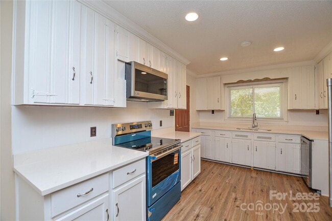 Building Photo - 2511 Woodstar Rd