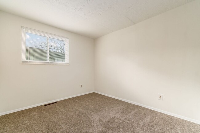 Building Photo - Updated 4 Bedroom, 2 Full Bath Ranch Home!!