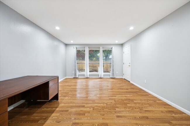 Building Photo - 101 Muscovy Ln