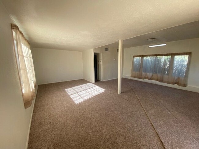 Building Photo - 2 BR Willow Beach with BOAT/RV Marina Membership available!