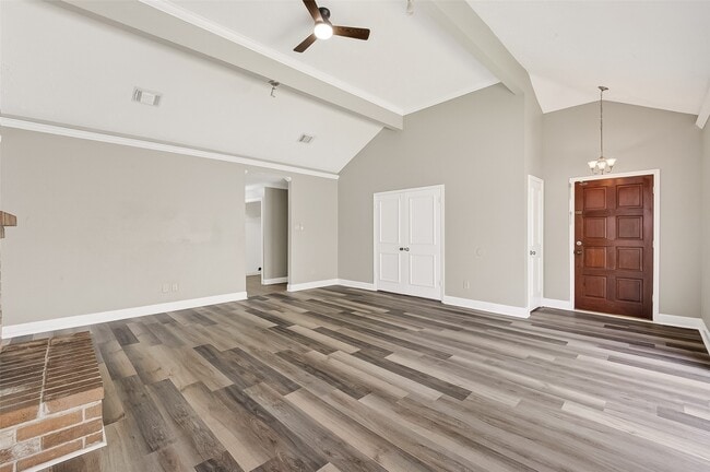 Building Photo - 12403 Meadow Ridge Dr