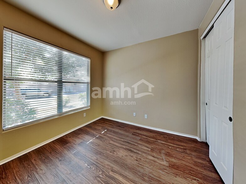 Building Photo - 3708 S 100th Glen