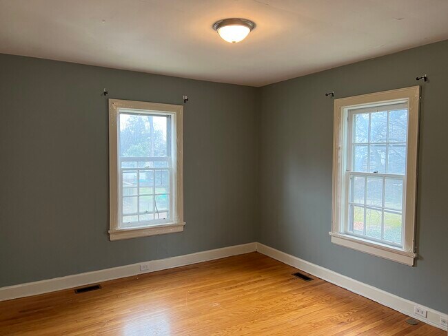 Building Photo - 815 W Johnson St