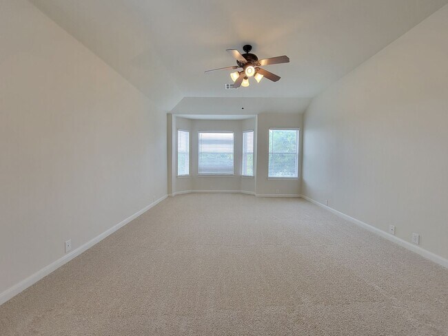 Building Photo - Charming & Spacious 4/BR 3/BR Home – Pet F...