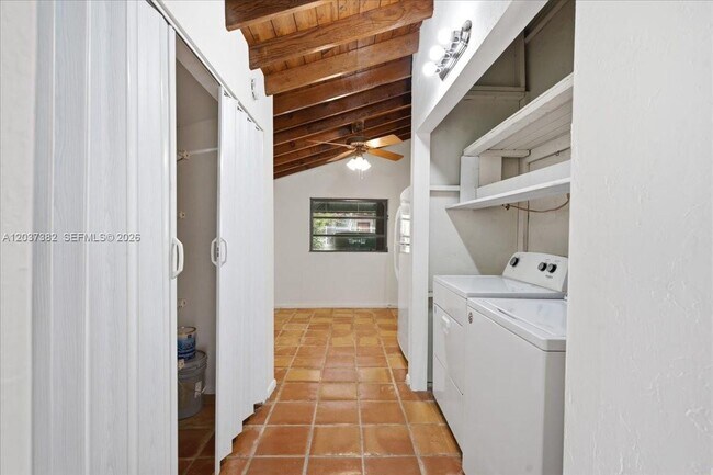 Building Photo - 2550 Trapp Ave