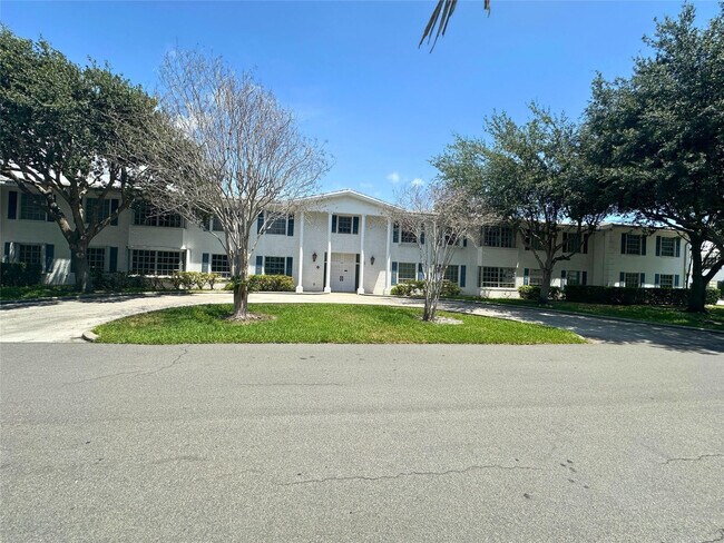 Primary Photo - 2171 NE 66th St