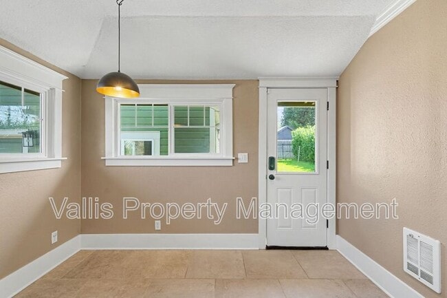 Building Photo - 2350 Cottage St SE