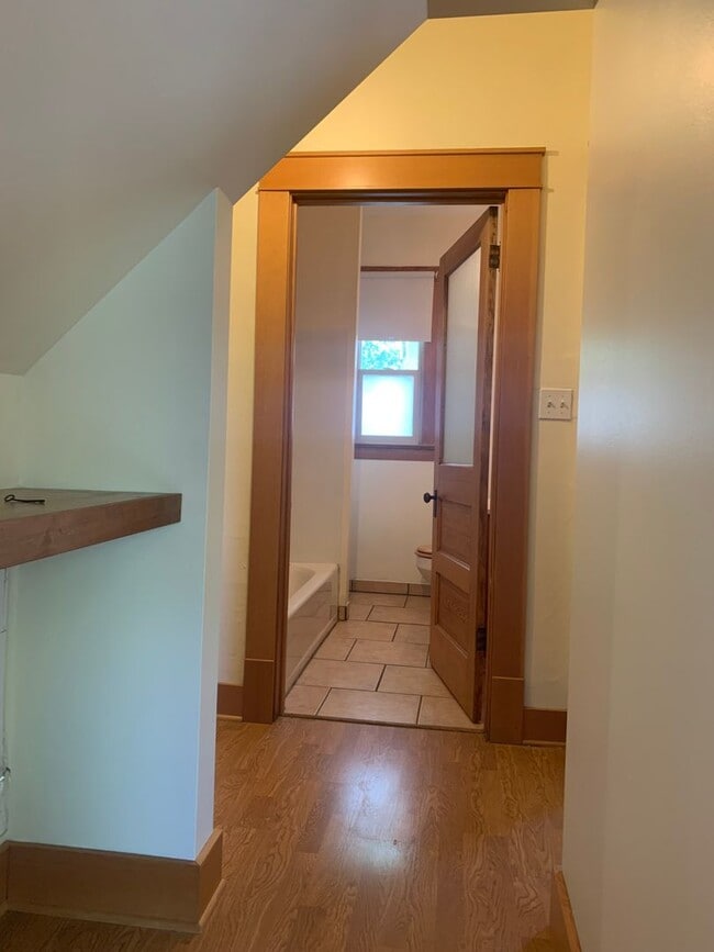 Building Photo - Spacious 3 bedroom home with two separate ...