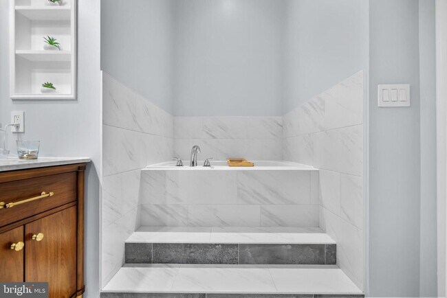 Building Photo - 381 Livermore Ln