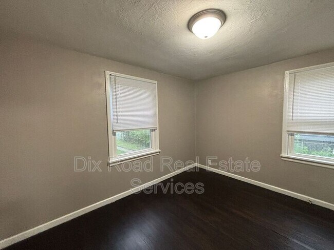 Building Photo - 144 Niagara Ave