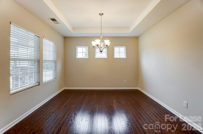 Building Photo - 1934 Madeira Cir