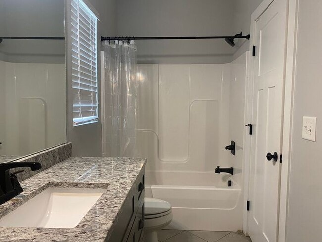 Building Photo - Beautiful 3 Bed 2 Bath in Madison - Newer Construction