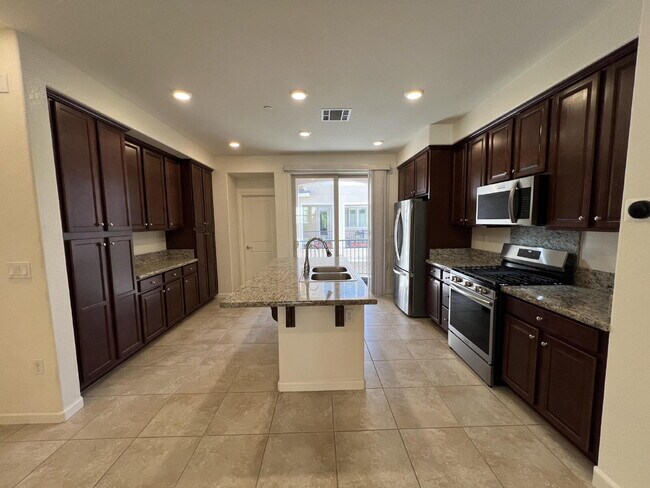 Building Photo - Spacious 2 Bedroom Townhome in San Jose