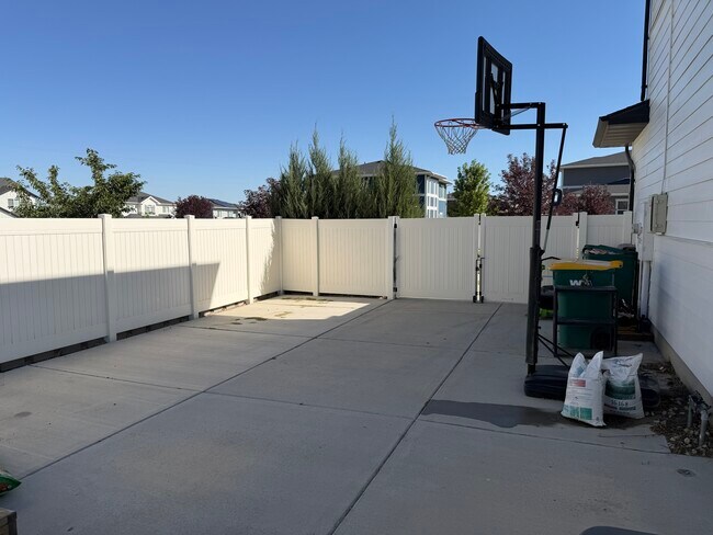Building Photo - 1071 W Sebal Ln