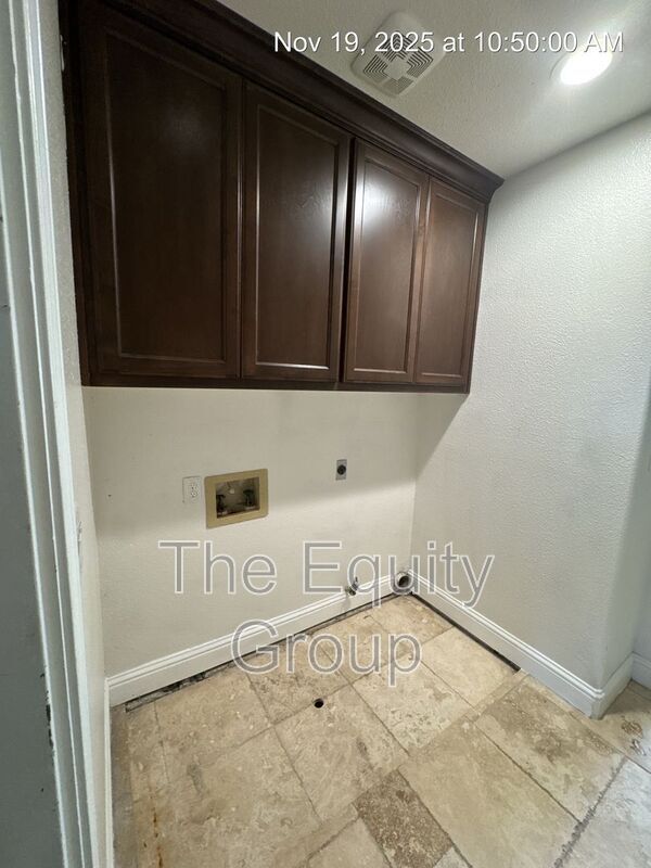 Building Photo - 4909 W Leighson Ave