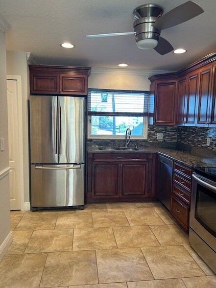 Building Photo - 2700 Bayshore Blvd