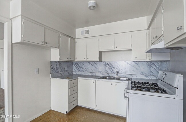 Building Photo - 3828 Taylor Ave