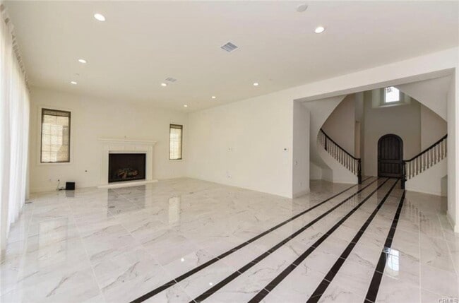 Building Photo - 105 Spacial