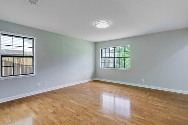 Building Photo - 5419 Dumfries Dr