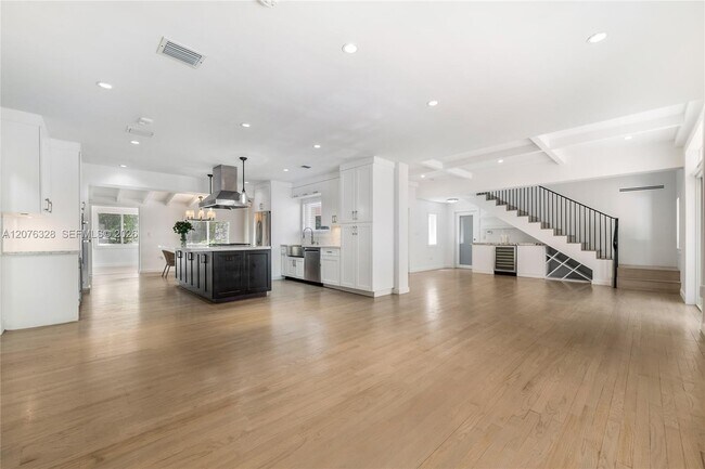 Building Photo - 100 Sarto Ave