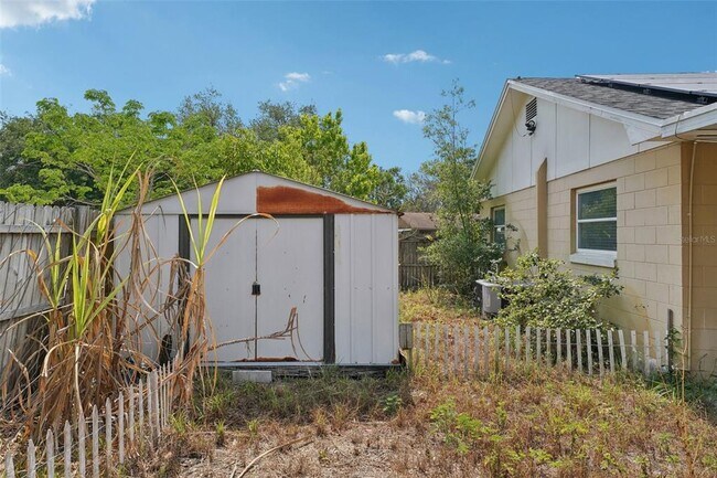 Building Photo - 503 Holt Cir
