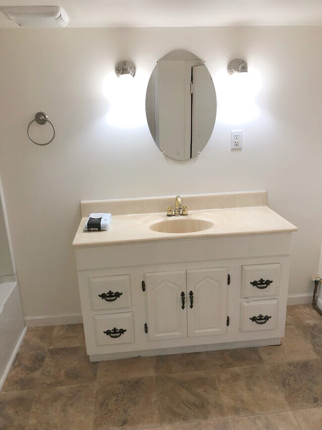 Building Photo - 2928 S Mackinaw Trl