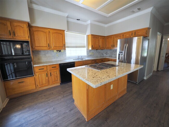 Building Photo - 15122 Greenleaf Ln