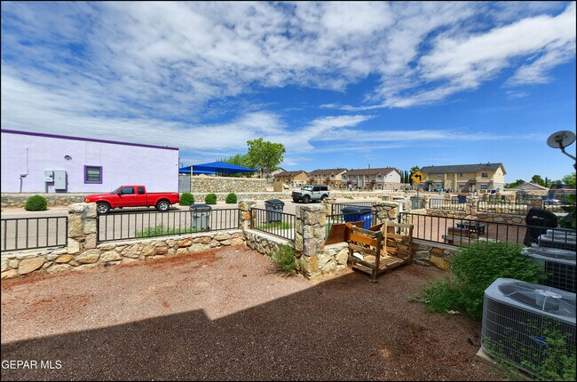 Building Photo - 3404 Blue Earth Ln