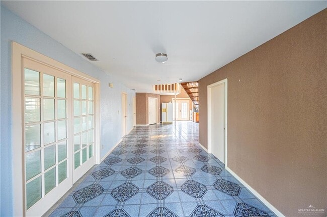 Building Photo - 18 Expressway 83