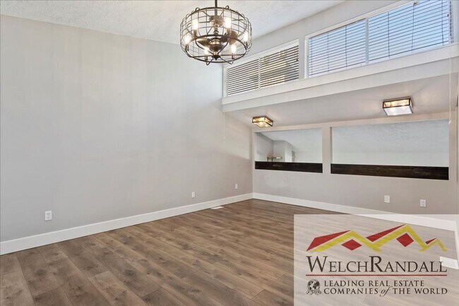 Building Photo - Recently Remodeled, Spacious 1 Bedroom Condo