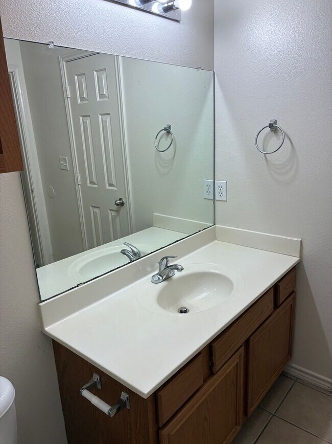 Primary Photo - 810 N Belmont Ave