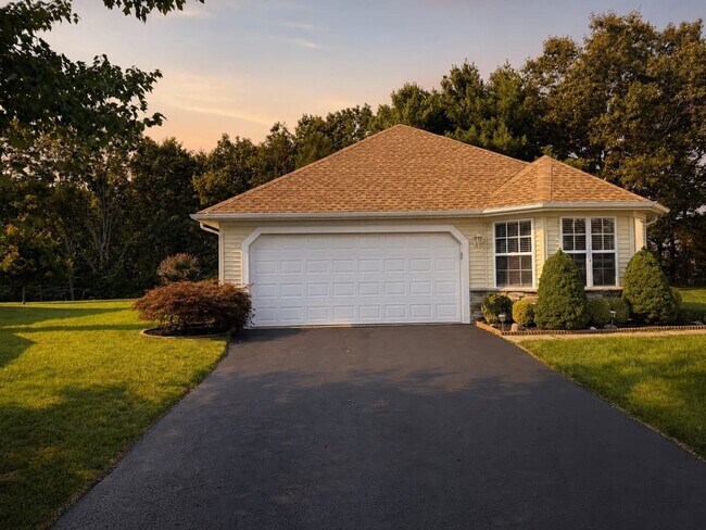 Building Photo - 3579 Vicari Ave