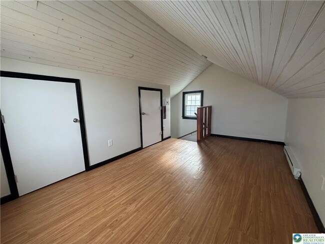 Building Photo - 654 Youngs Hill Rd