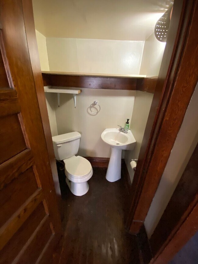 Building Photo - 426 E 15th Ave