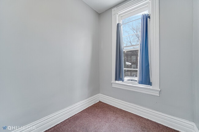 Building Photo - 1650 N Oakley Ave