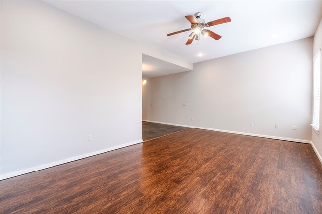 Building Photo - 40 E Maple St