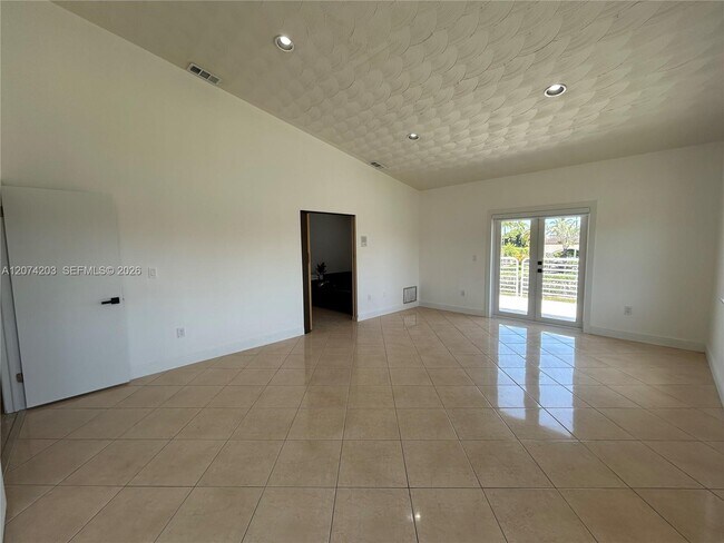 Building Photo - 6611 SW 99th Ave
