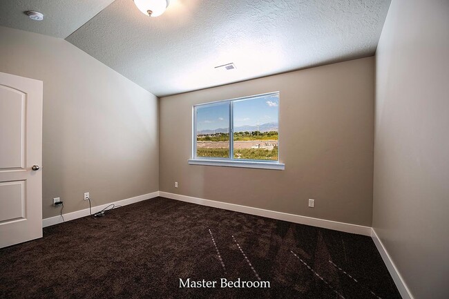 Building Photo - 938 S 2040 W
