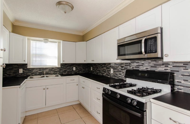 Building Photo - 830 E Linda Dr