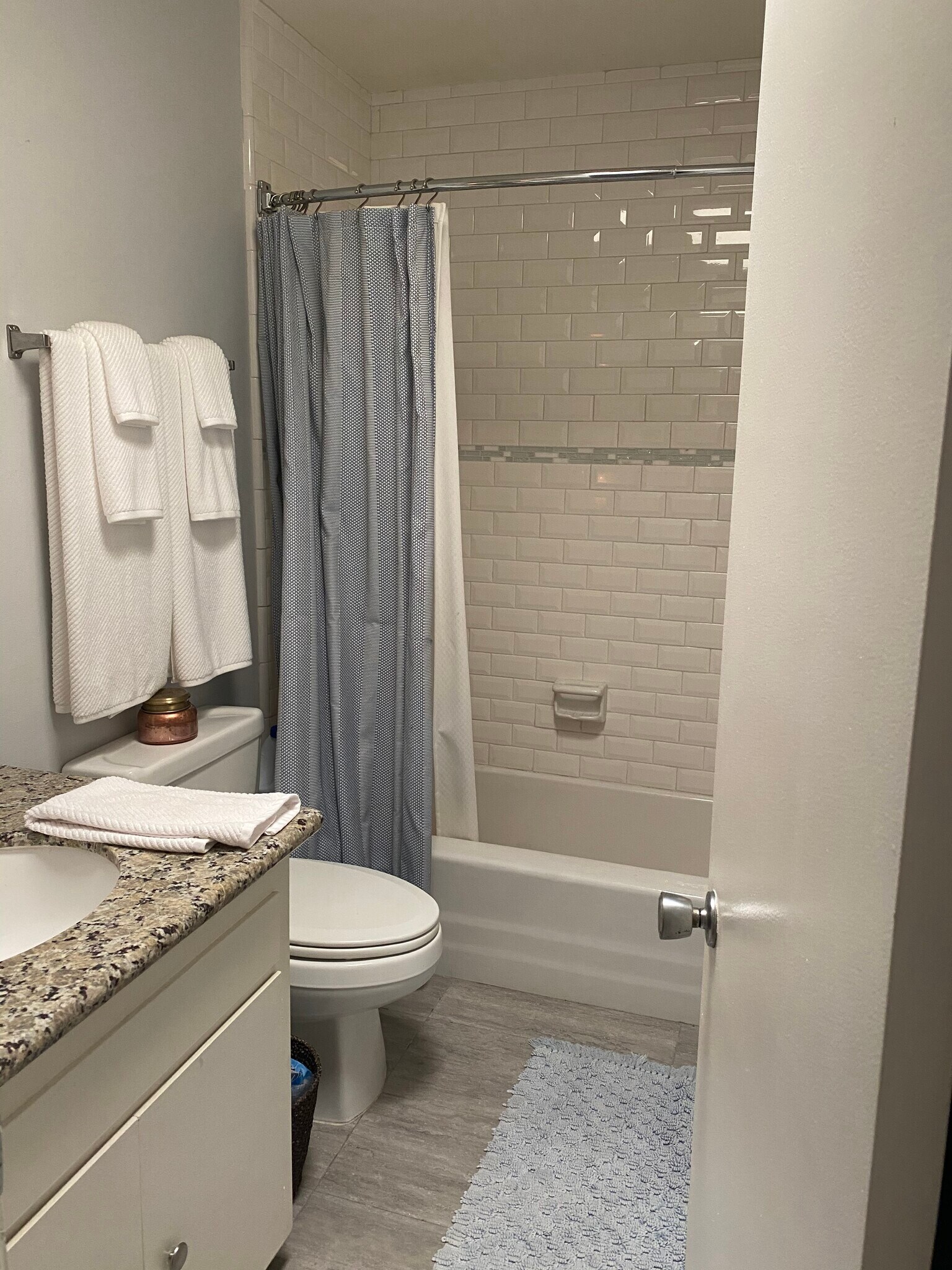 Building Photo - 73955 Shadow Mountain Dr
