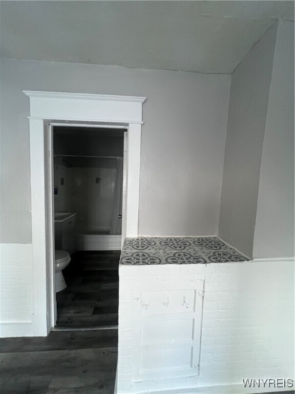 Building Photo - 203 Box Ave
