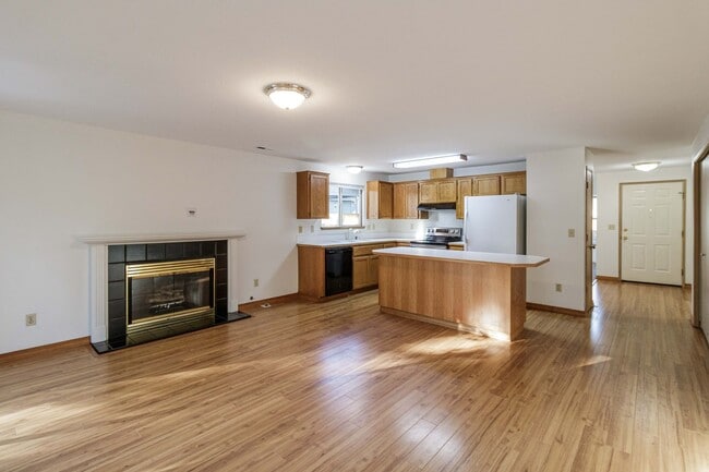 Building Photo - 15213 NE 44th St