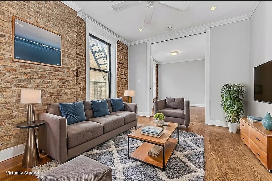 Building Photo - 722 10th Ave