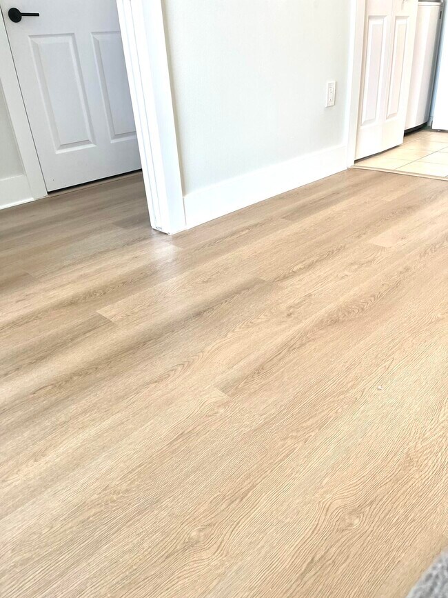 Building Photo - 616 Clearwater Park Rd